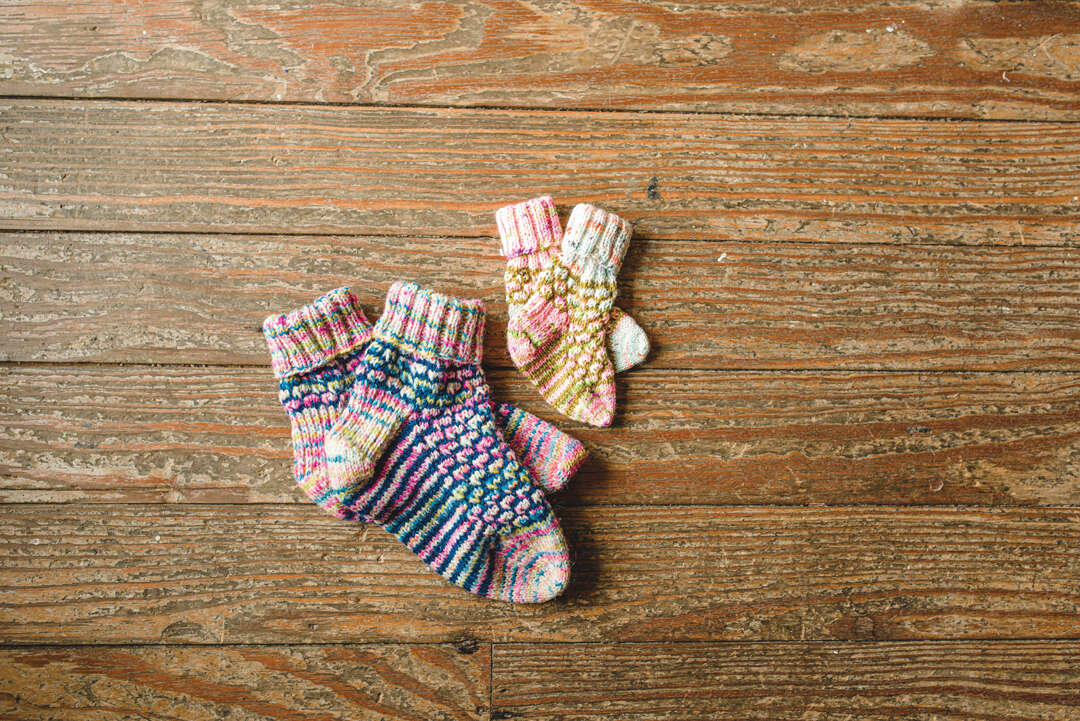 Pom Pom MINI POM Happy Knits for Little Kids