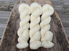 Load image into Gallery viewer, Yarn to dye yourself - Sock yarn 420 meters 
