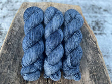 Load image into Gallery viewer, Glitter Merino sock - Blue magnolia
