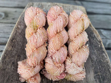 Ladda upp bild till gallerivisning, Slub fingering - Peach cocktail
