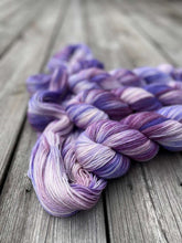 Ladda upp bild till gallerivisning, Merinosock - Purple swirl
