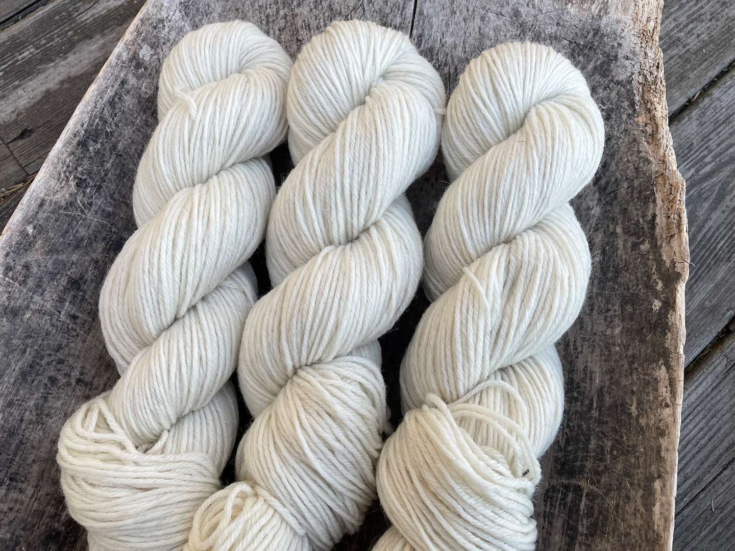 Yarn for dyeing - Untreated highland wool dk 225 meters