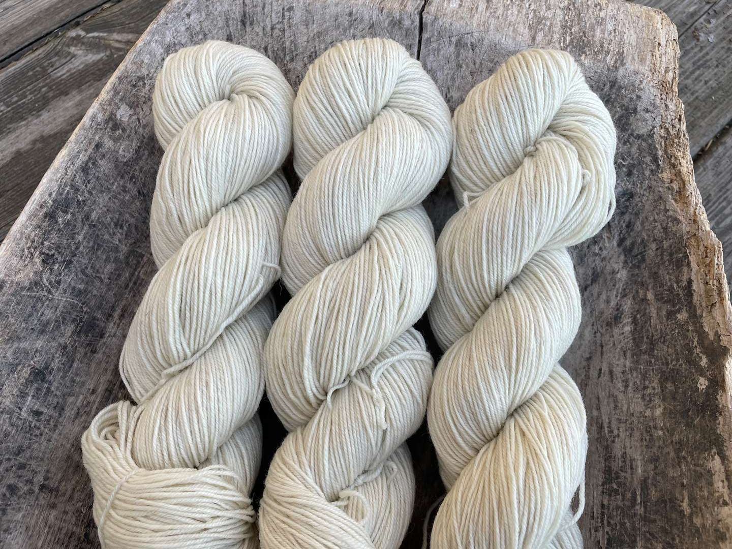 Yarn for dyeing - Untreated highland wool 300 meters